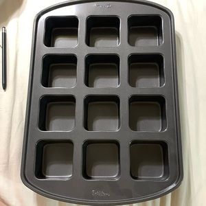 Wilton individual brownie pan. Makes 12 brownies.